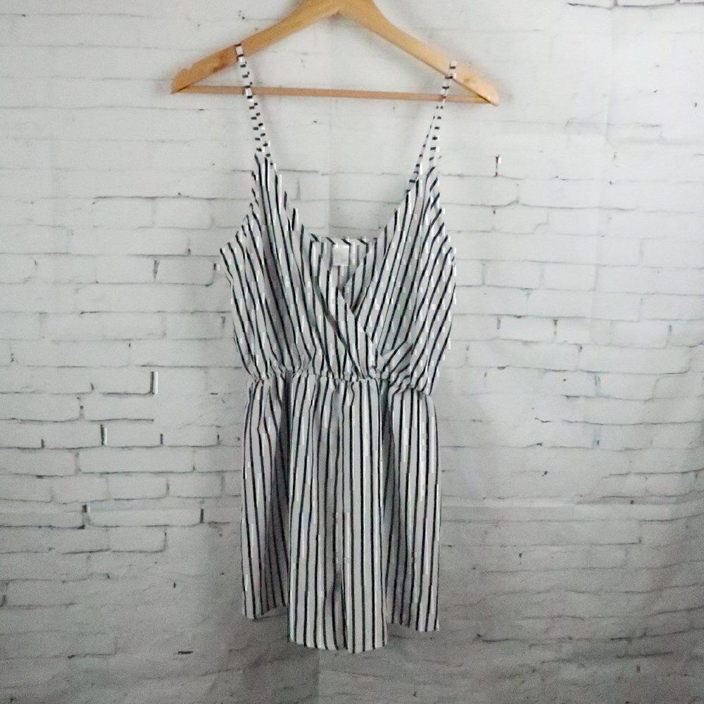 BLACK & WHITE STRIPE SPAGHETTI STRAP ROMPER SIZE XS
